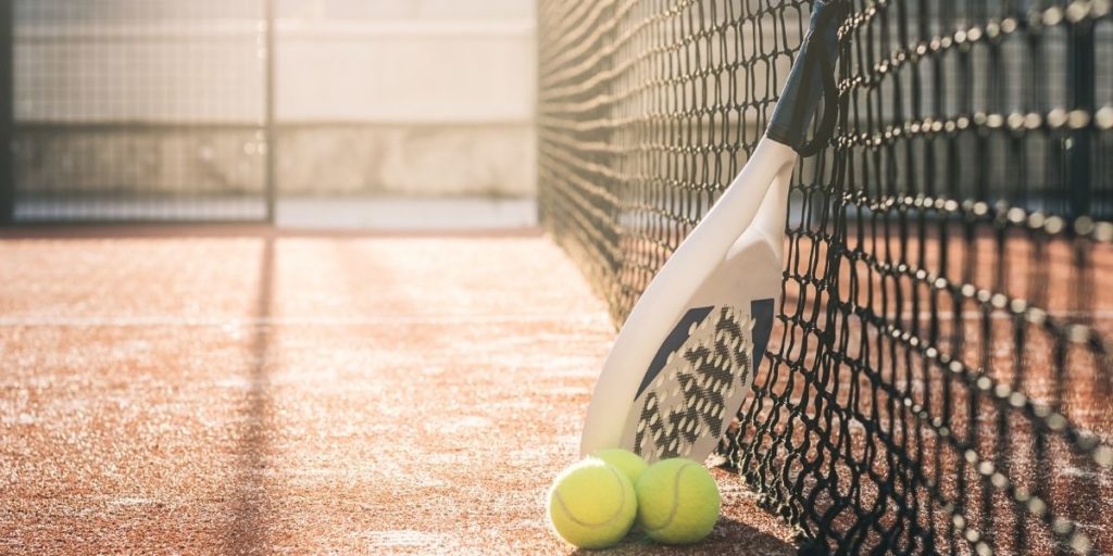 Padel-Tennis Court in der Sonne